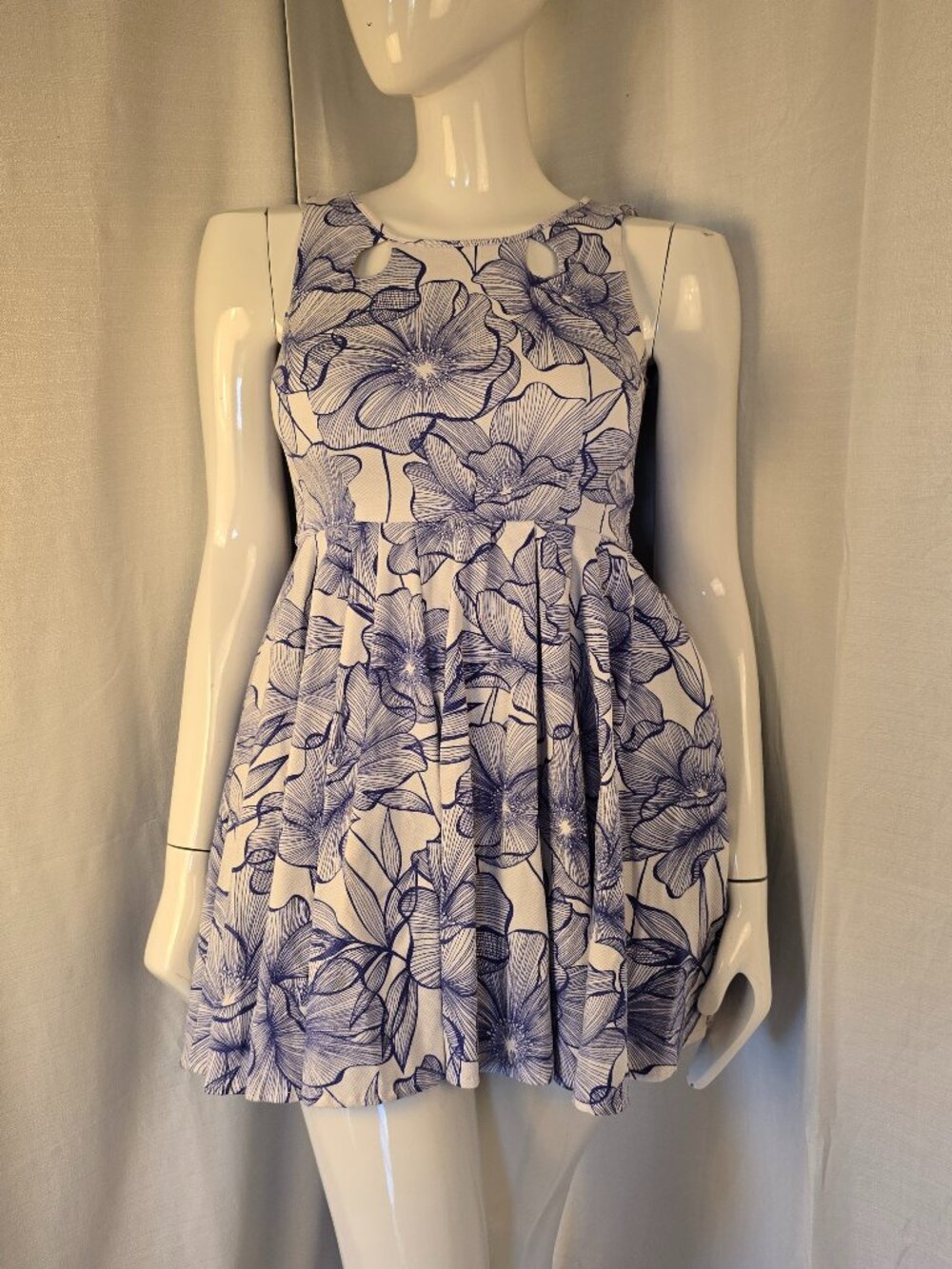 Danny & Nicole Dress Blue&White Sleeveless Summer Dress with Back Cutout Size 8